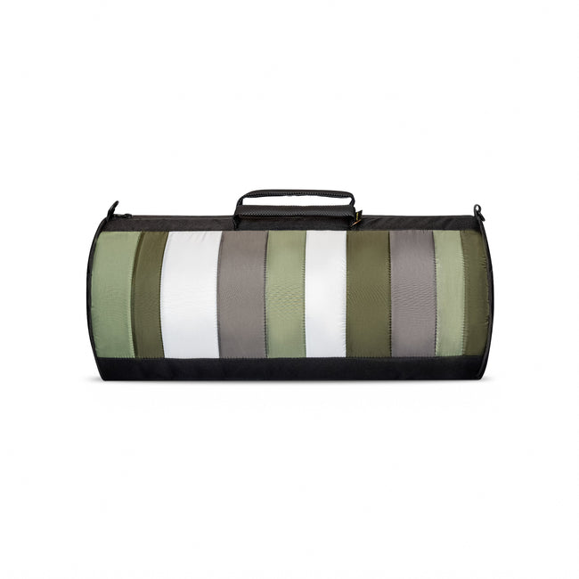 Sac week-end imperméable 25L, ultra léger et fonctionnel. Chaque modèle est une pièce unique, fabriquée en France à partir de toiles de tente revalorisées. Pour voyager autrement.