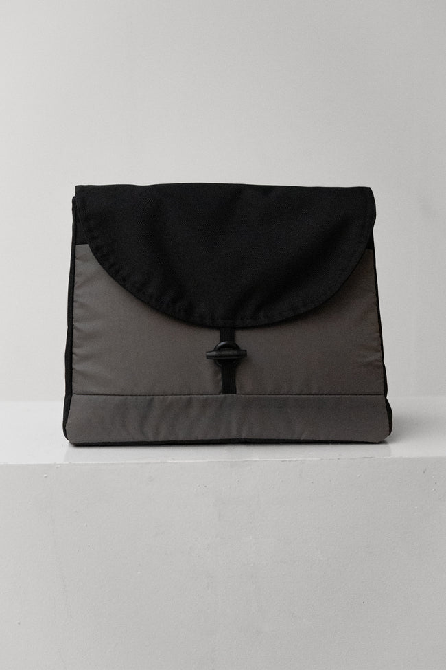 TROUSSE DE VOYAGE GRISE