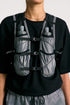 Gilet d’hydratation trail ultra léger, conçu pour l’effort sur les longues distance. Poches plaquées, attaches modulables et liberté de mouvement. Fabriqué en petite série en France à partir de toiles de tente revalorisées.