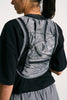 Gilet d’hydratation trail ultra léger, conçu pour l’effort sur les longues distance. Poches plaquées, attaches modulables et liberté de mouvement. Fabriqué en petite série en France à partir de toiles de tente revalorisées.