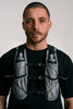 Gilet d’hydratation trail ultra léger, conçu pour l’effort sur les longues distance. Poches plaquées, attaches modulables et liberté de mouvement. Fabriqué en petite série en France à partir de toiles de tente revalorisées.