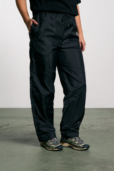 Pantalon unisexe coupe droite – toile souple issue de toiles de tente. Coloris limités. Fabrication soignée.