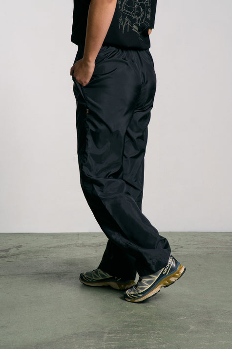 Pantalon unisexe coupe droite – toile souple issue de toiles de tente. Coloris limités. Fabrication soignée.