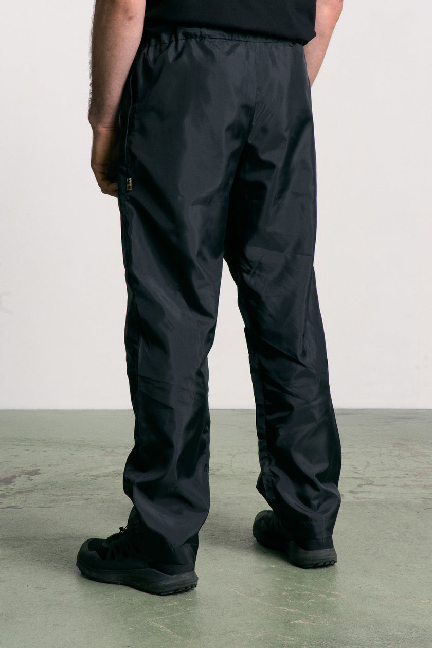 Pantalon unisexe coupe droite – toile souple issue de toiles de tente. Coloris limités. Fabrication soignée.