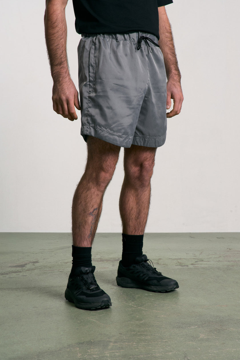 Shot de sport unisexe fabriqué à partir de toiles de tente. Coloris limités. Fabrication soignée.