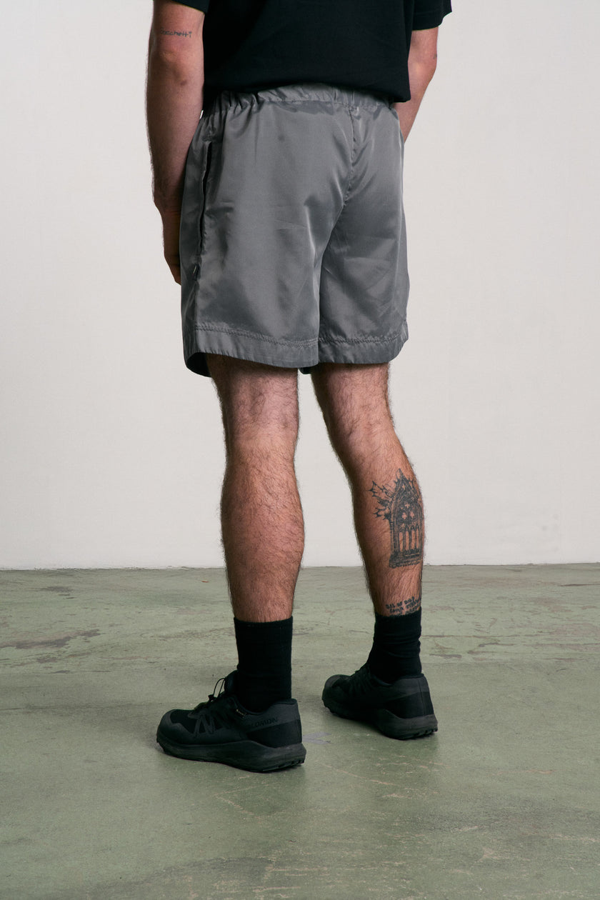 Shot de sport unisexe fabriqué à partir de toiles de tente. Coloris limités. Fabrication soignée.