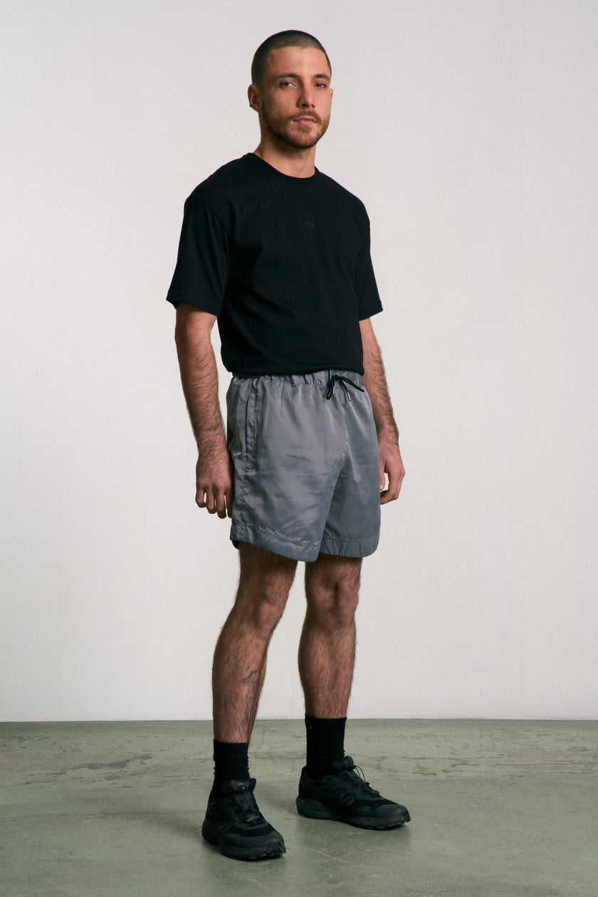 Shot de sport unisexe fabriqué à partir de toiles de tente. Coloris limités. Fabrication soignée.