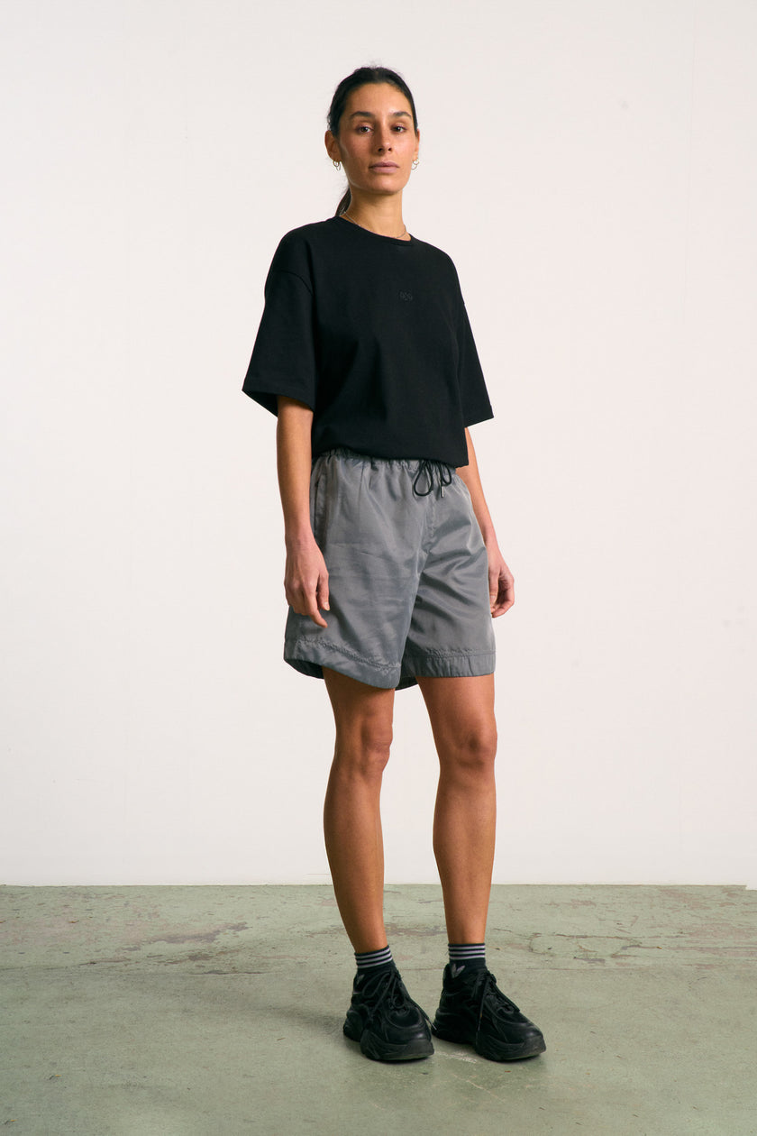 Shot de sport unisexe fabriqué à partir de toiles de tente. Coloris limités. Fabrication soignée.