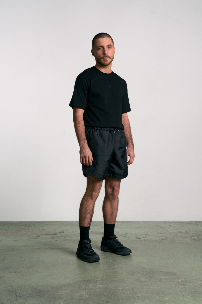 Shot de sport unisexe fabriqué à partir de toiles de tente. Coloris limités. Fabrication soignée.